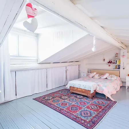 Claire's Attic Apartment